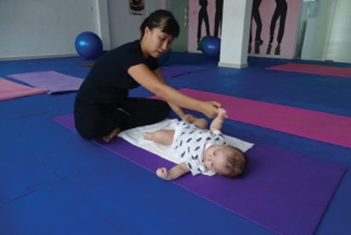 12 bài tập thể dục cho bé sơ sinh phát triển toàn diện cha mẹ nên biết 27