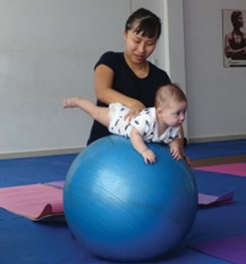 12 bài tập thể dục cho bé sơ sinh phát triển toàn diện cha mẹ nên biết 31