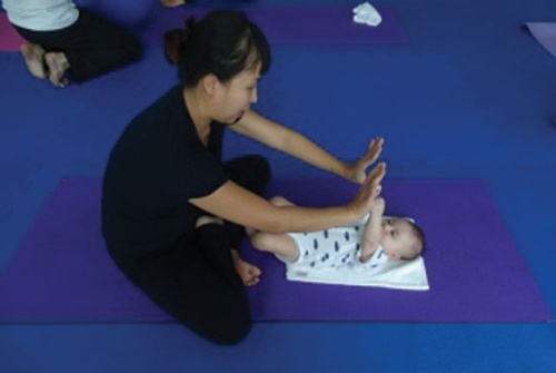 12 bài tập thể dục cho bé sơ sinh phát triển toàn diện cha mẹ nên biết 19
