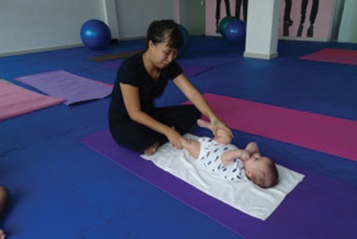 12 bài tập thể dục cho bé sơ sinh phát triển toàn diện cha mẹ nên biết 24