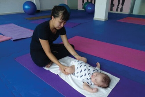 12 bài tập thể dục cho bé sơ sinh phát triển toàn diện cha mẹ nên biết 25