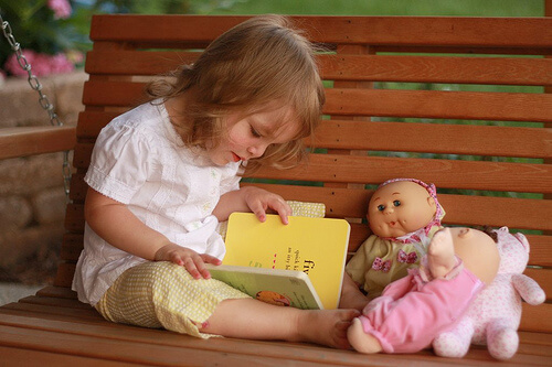 4 "lợi" khi rèn cho con thói quen đọc sách từ nhỏ