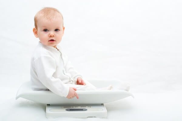 Bé dưới 6 tháng tuổi tăng cân như thế nào là bình thường? 4