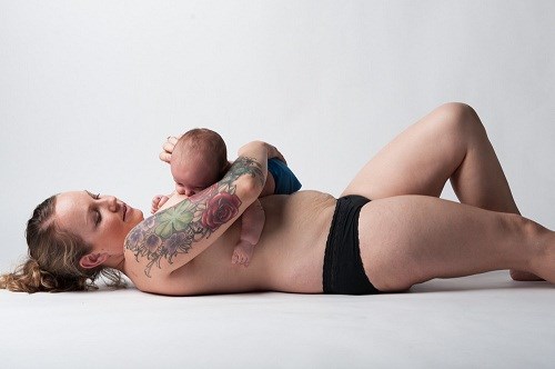 Bộ ảnh khắc họa chân thật hình ảnh cơ thể người mẹ sau sinh 13