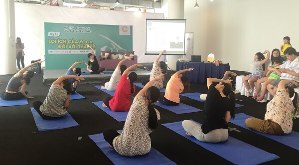 Buổi trải nghiệm Yoga đầy hứng khởi cho mẹ bầu tại Crescent Mall 12