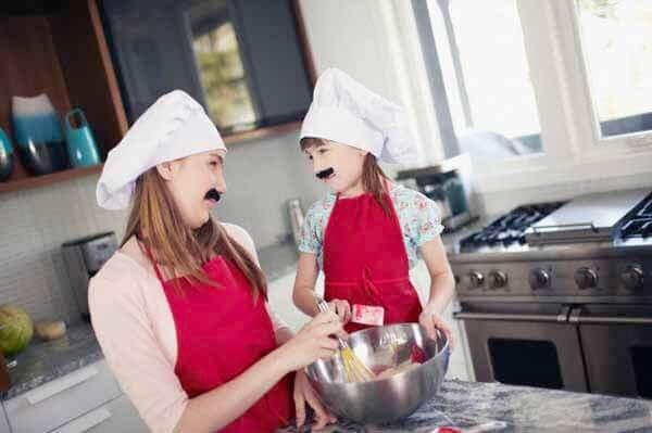 Cách hay dạy con nấu một bữa ăn 7