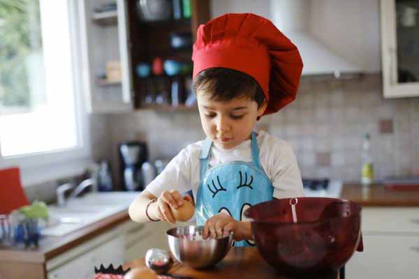 Cách hay dạy con nấu một bữa ăn 9