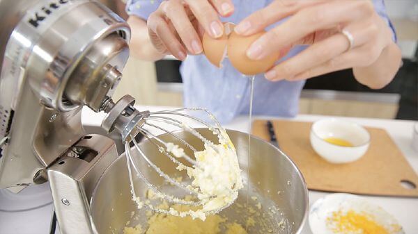Cách làm bánh cupcake cam vàng thơm ngon miễn chê 20