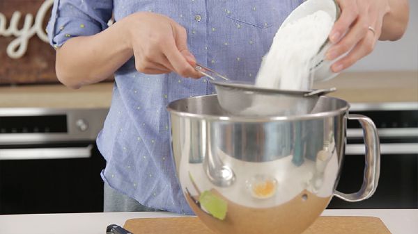Cách làm bánh cupcake cam vàng thơm ngon miễn chê 21