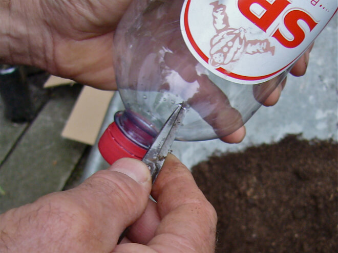 Cách làm “tháp rau” từ chai nhựa để trồng rau sạch tại nhà 31