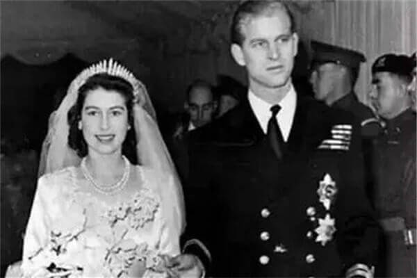 Chuyện tình 70 năm của chàng hộ vệ trung thành với nữ hoàng Elizabeth 11