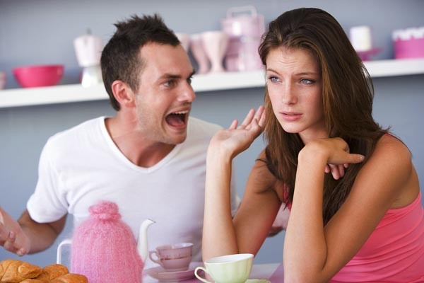 Có nên ly dị người chồng quá nhỏ nhen? 3