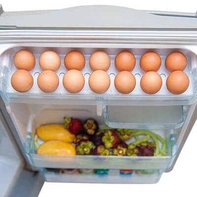 Không để trứng ở cánh cửa tủ lạnh