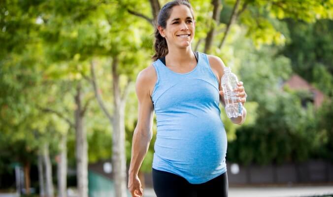 Đi bộ giúp bầu khỏe, sinh con dễ dàng và thon gọn sau sinh 5