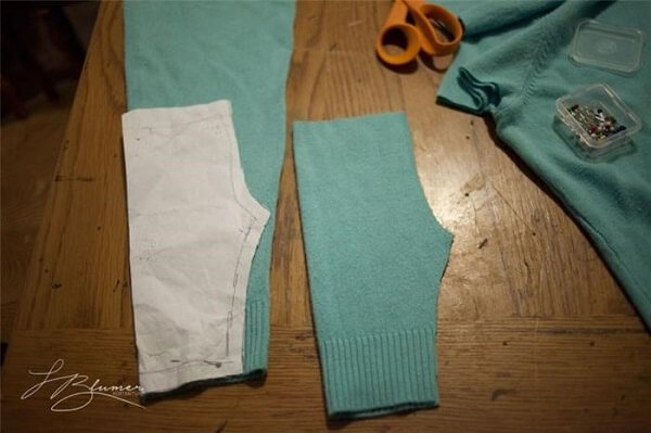 Hô biến áo len cũ thành quần siêu dễ thương cho bé chỉ bằng vài thao tác đơn giản 22