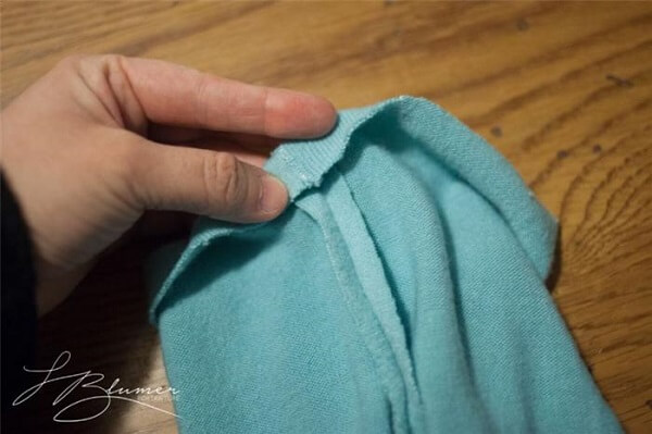 Hô biến áo len cũ thành quần siêu dễ thương cho bé chỉ bằng vài thao tác đơn giản 31