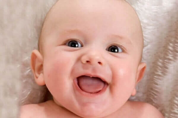 Khi nào trẻ sơ sinh bắt đầu mỉm cười? 6
