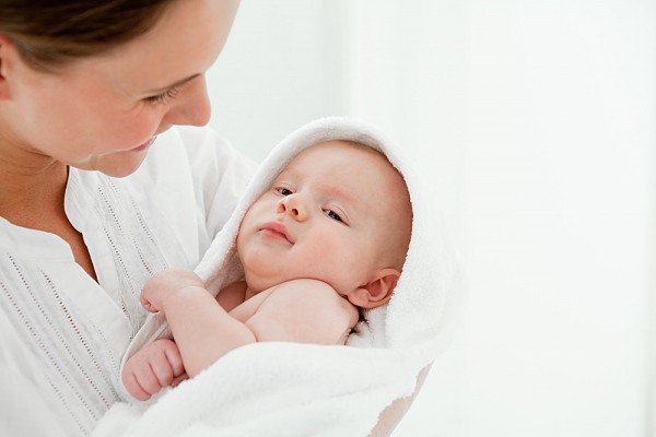 Khi tắm cho bé sơ sinh mẹ phải ghi nhớ 7 điều này 8