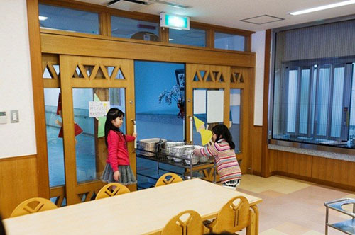 Loạt ảnh thực tế về bữa trưa tại trường tiểu học ở Nhật 30
