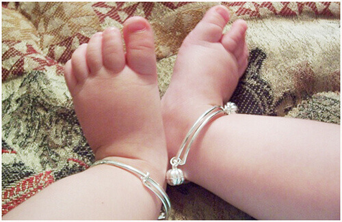 Lợi ích từ việc đeo vòng bạc cho con và những điều cần lưu ý 5