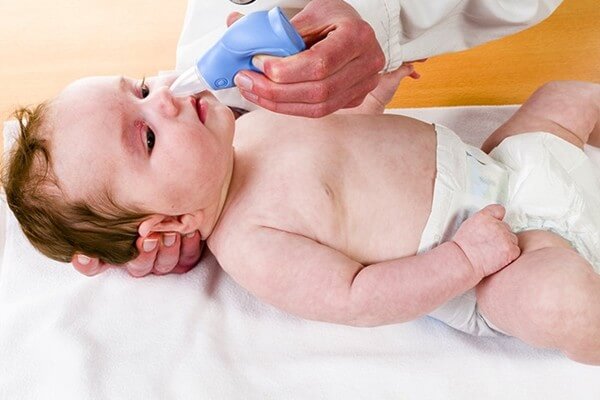 Mách mẹ 5 cách thông nghẹt mũi cho bé an toàn 7
