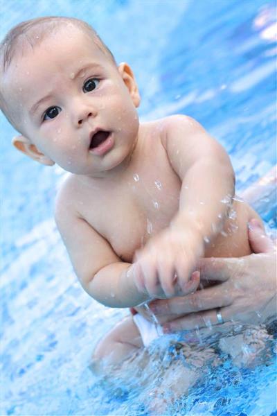 Những điều mẹ phải biết khi tập bơi cho bé 8