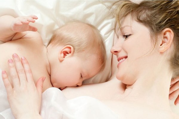 Những ngày đầu mới sinh bé ăn ngủ, tắm rửa thế nào là hợp lý? 6