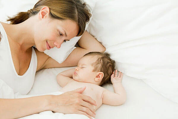 Những ngày đầu mới sinh bé ăn ngủ, tắm rửa thế nào là hợp lý? 7