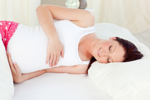 tư thế ngủ phù hợp thai kỳ