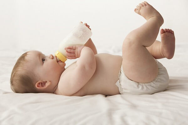 Nói "không" với 8 việc này khi pha sữa cho trẻ sơ sinh kẻo gây hại cho đường tiêu hóa của bé 10