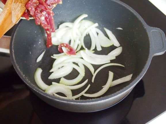 Tự làm bánh gạo Hàn Quốc xào thịt bò tại nhà 19