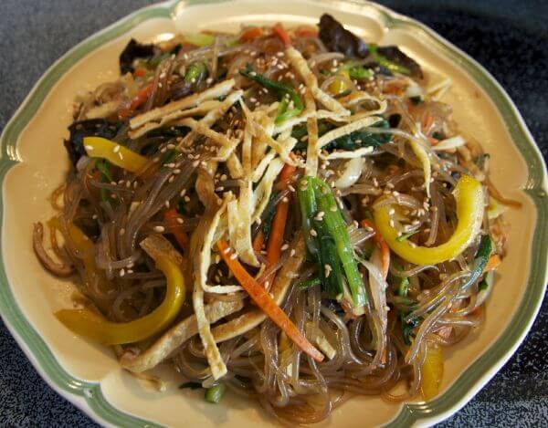 Tuyệt chiêu nấu món miến trộn Hàn Quốc ngon không thua gì ngoài hàng 21