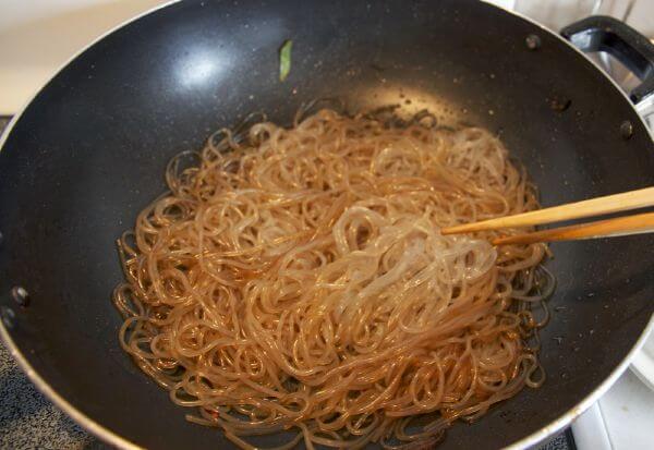 Tuyệt chiêu nấu món miến trộn Hàn Quốc ngon không thua gì ngoài hàng 33