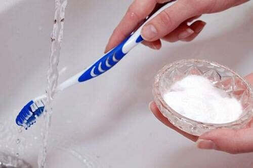 Cách làm sạch cao răng tại nhà 