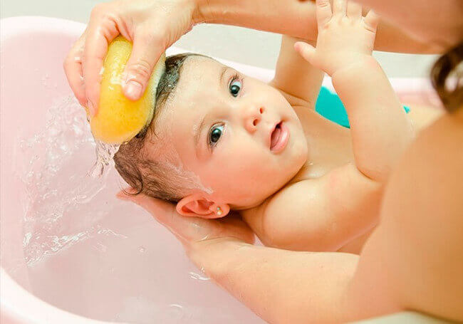 Cách tắm cho trẻ sơ sinh đúng cách