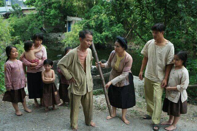 Chúng mày là lũ vịt giời, bé thì ăn hại lớn thì bay đi