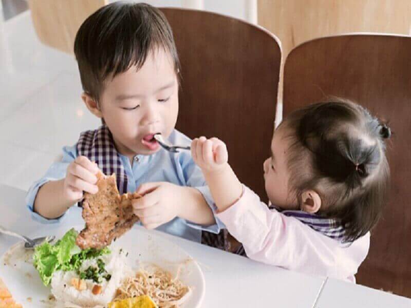 Những lưu ý trong chế độ dinh dưỡng cho trẻ 1 tuổi mẹ cần "nằm lòng" 7