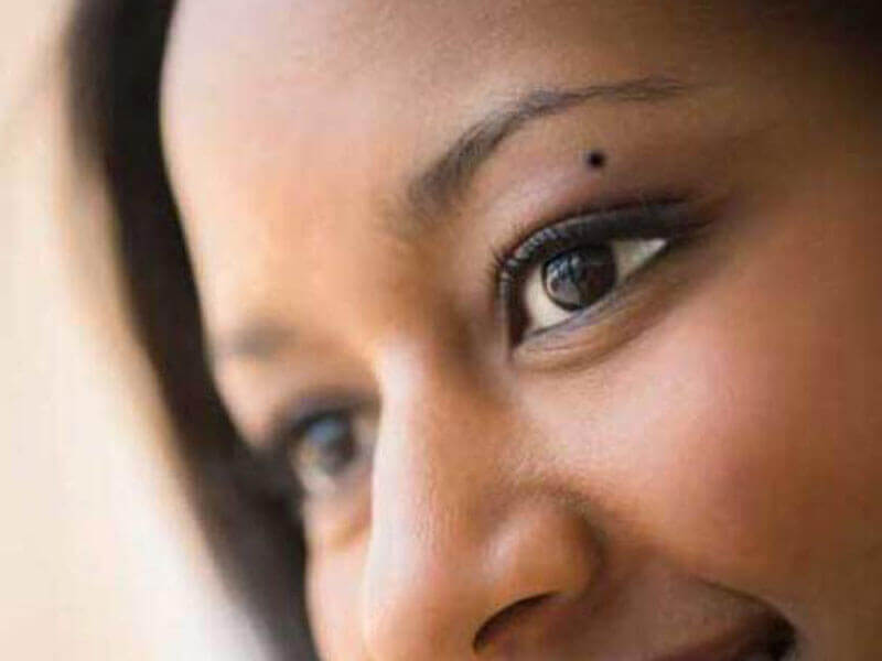Nốt ruồi trên mặt phụ nữ nói lên điều gì về vận số của họ? 7