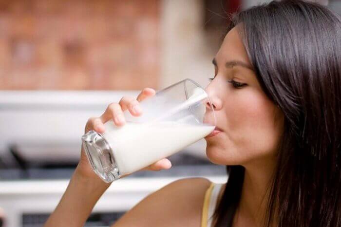 Phụ nữ sau sinh nên uống sữa gì 