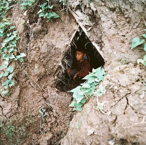 Việt Nam thời chiến qua hình ảnh trẻ em