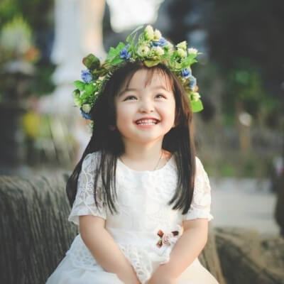 Nụ cười hồn nhiên của "thiên sứ áo trắng" 3 tuổi gây sốt cộng đồng mạng 11
