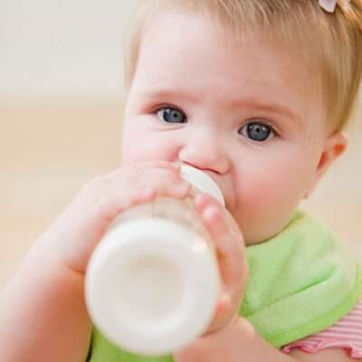 8 sai lầm mẹ thường mắc khi pha sữa cho con 3
