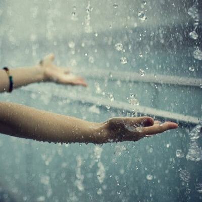 6 cách giúp bạn bảo vệ sức khỏe vào những ngày mưa bất chợt 2