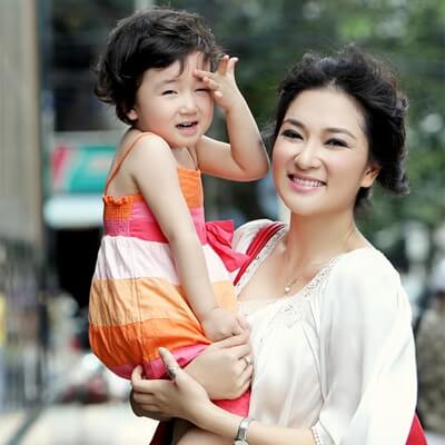 5 bà mẹ đơn thân hút mắt nhất showbiz Việt 10