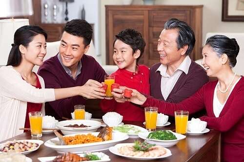 5 lợi ích tuyệt vời cho trẻ từ bữa cơm gia đình 4