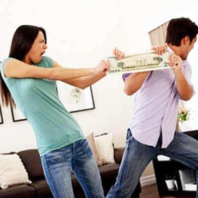 Vợ hay chồng nên giữ tiền? 1