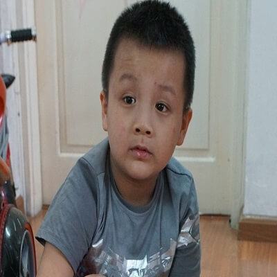 Cậu bé Việt Nam đầu tiên được tài trợ sang Avène Pháp chữa trị viêm da cơ địa 5