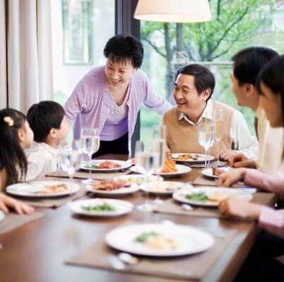 5 lợi ích tuyệt vời cho trẻ từ bữa cơm gia đình 3
