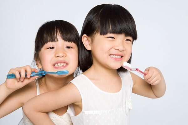 Các lưu ý khi dạy bé đánh răng 6