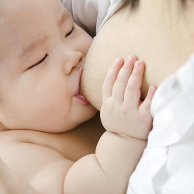 Những ngày đầu mới sinh bé ăn ngủ, tắm rửa thế nào là hợp lý? 5
